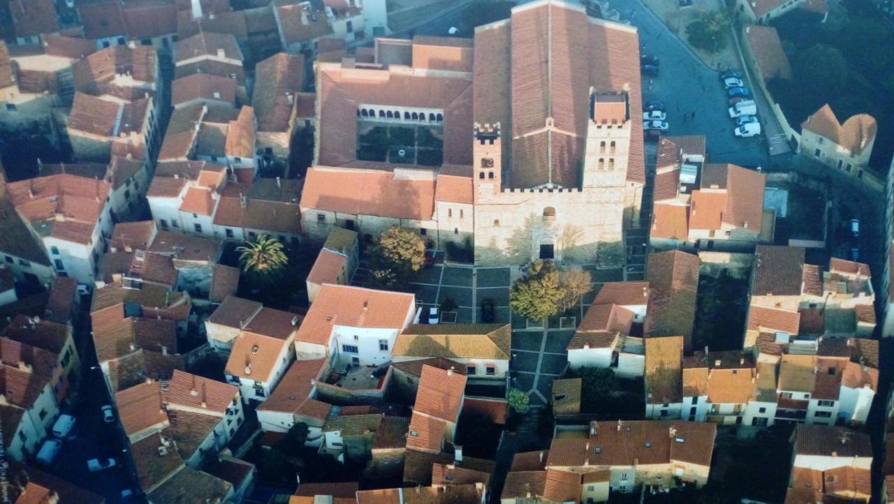 Maison Au Pied De La Cathedrale إيلن المظهر الخارجي الصورة